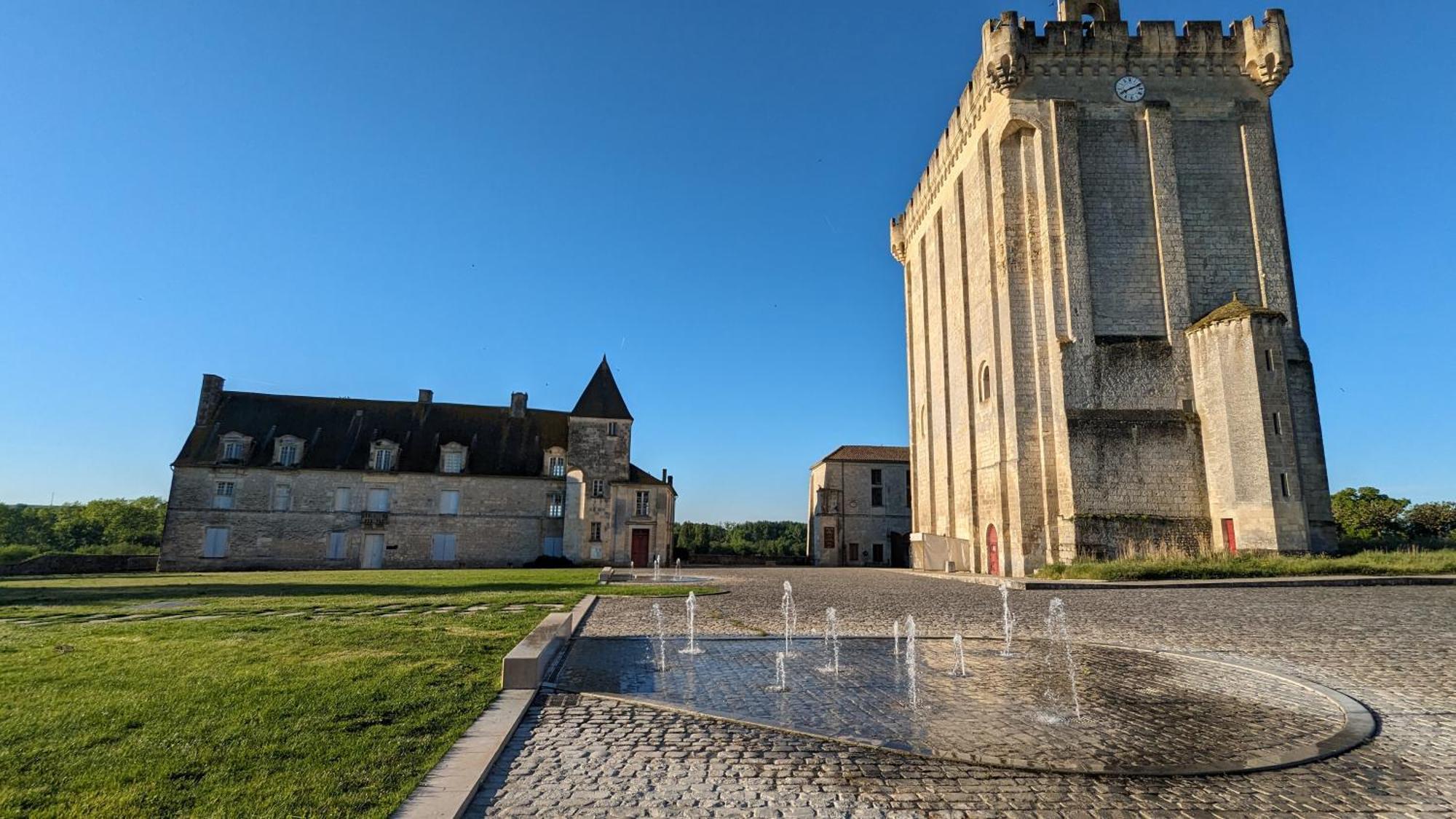Chambre D'Hotes La Grenade Bleue Pons Luaran gambar