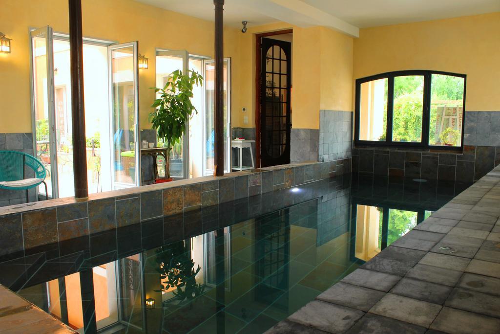 Chambre D'Hotes La Grenade Bleue Pons Luaran gambar